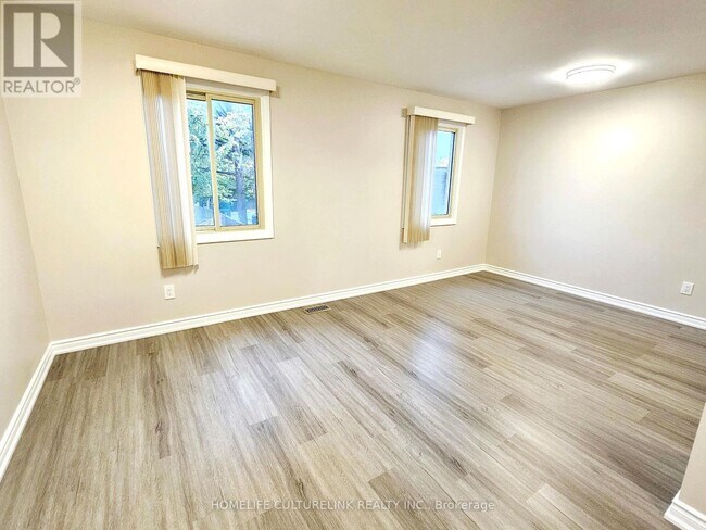 Photo - 16 Carlingwood Ct