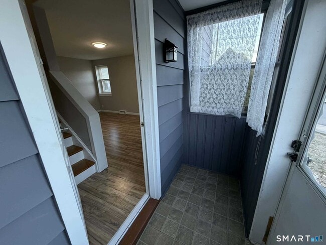 Photo - 27 New Hampshire Dr