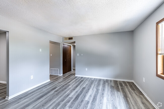 2BR, 1BA - 855SF Livingroom