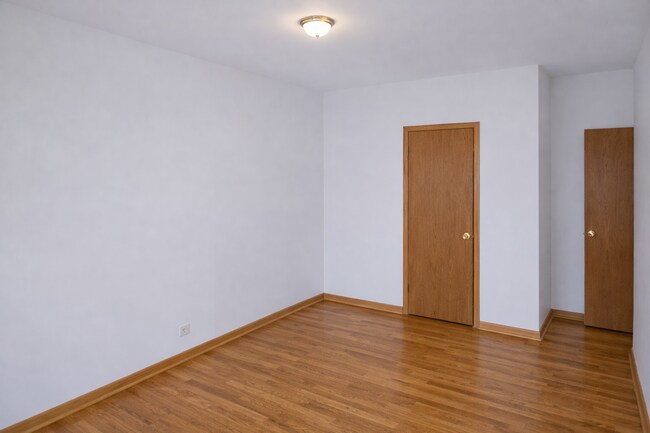 Photo - 1934 E 74th St Unidad 302