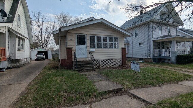 Photo - Charming 3 bedroom/1 bath home in the heart of Akron!