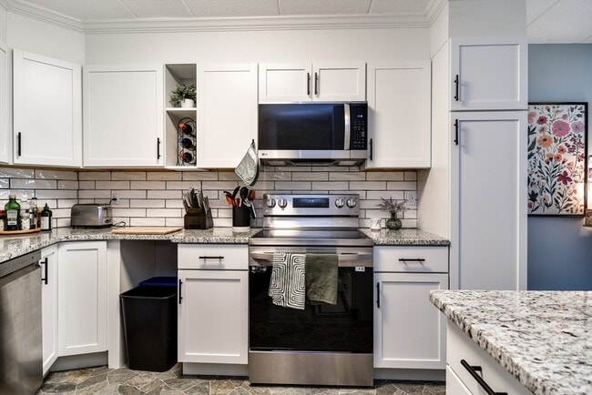 Building Photo - 147 Turner Rd Unit 103