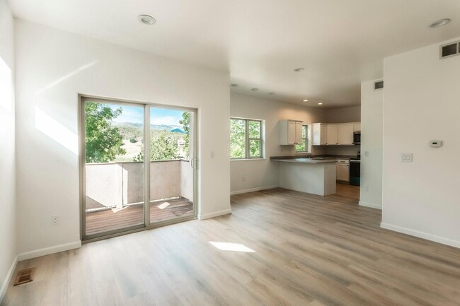 Building Photo - 94 Castle Ridge Dr Rental