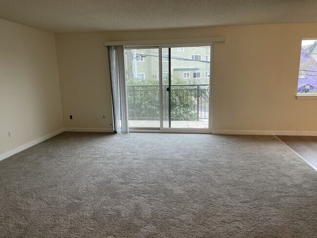 Photo - Nice 1bed 1 bath condo near Green Lake.