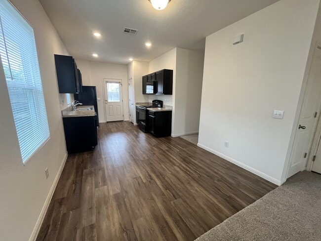 Photo - 880 Bunton Reserve Blvd