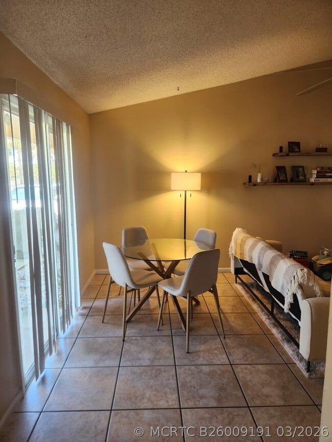 Photo - 1858 Windsor Dr