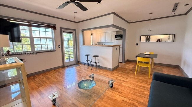 Building Photo - 8600 Byron Ave Unit 8600-8