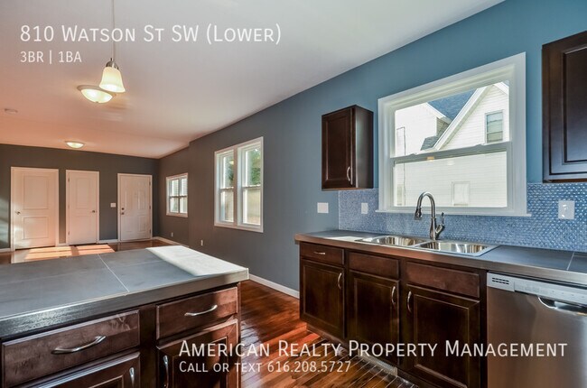 Photo - 810 Watson St SW