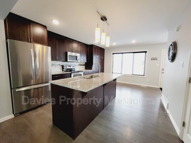 Photo - 16027-16013 13 Ave SW