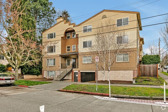 Building Photo - Spacious 2bed/1.5 bath 2-Story Condo for R... Unit 22