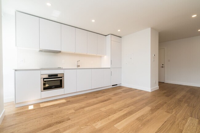 Photo - 755 Avenue Rd Unit 207