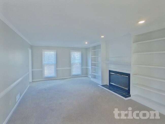 Photo - 215 Comstock Ct