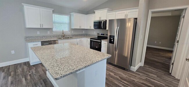 Photo - 217 Oak Ln Cir