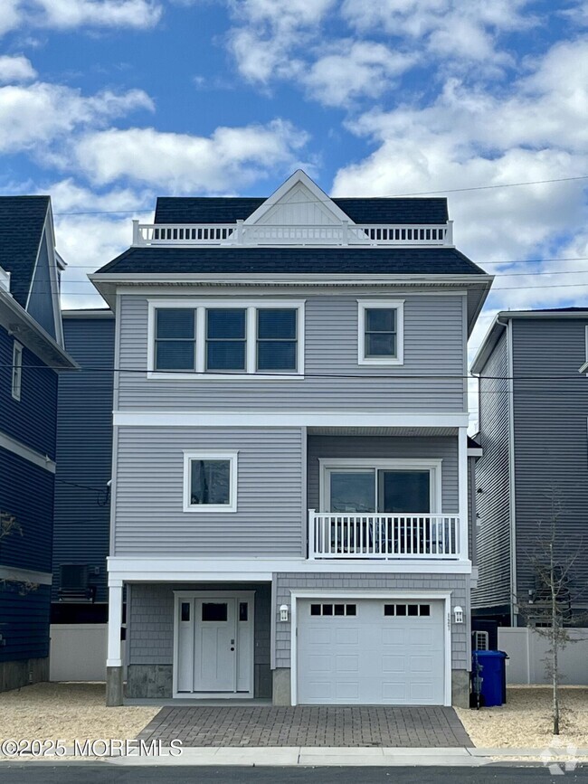 Building Photo - 127 Dewey Dr Rental
