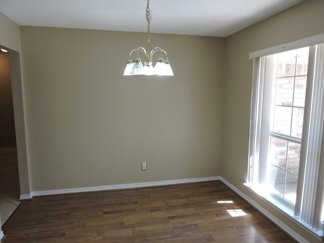 Photo - 328 Riverchase Blvd