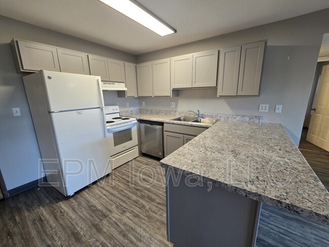 Photo - 60 Miller Ave SW