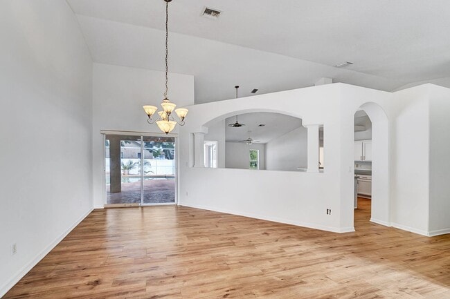 Photo - 513 SE Cliff Rd