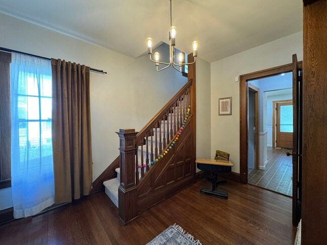 Photo - 808 Castalia St