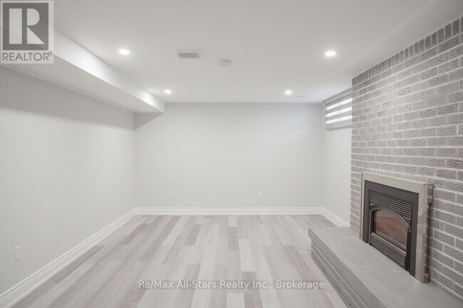 Photo - 1 Crescent Ct