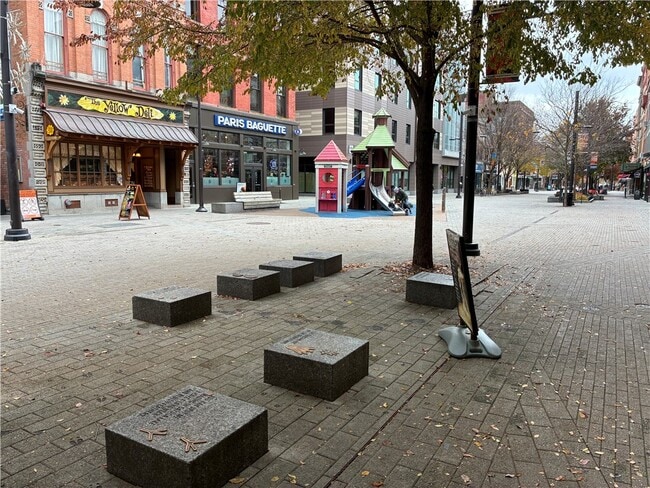 Building Photo - 136 E State St