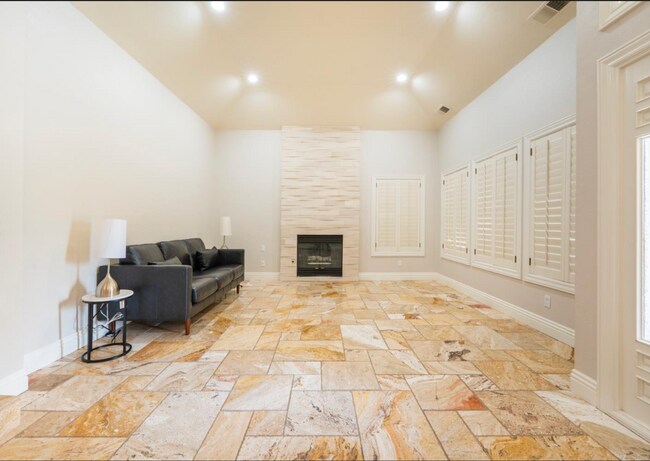Photo - 585 E Chesapeake Cir