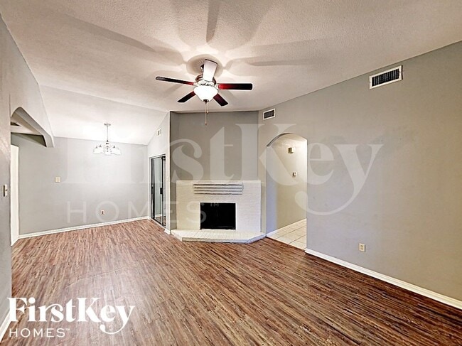Photo - 503 Benedict Ln