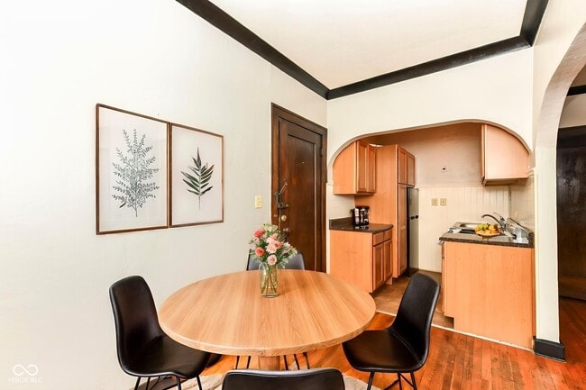 Photo - 590 Woodruff Pl W Dr