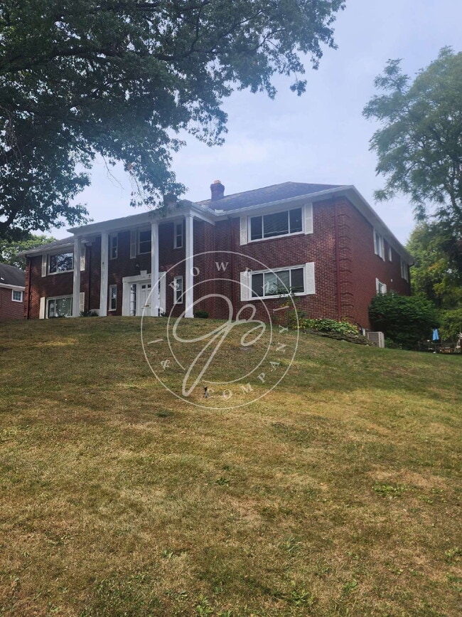 Building Photo - 1 Bedroom Efficiency in Ottawa Hills! All ... Unit #5