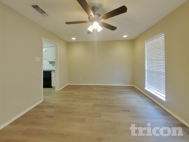 Photo - 2710 Jewell Dr