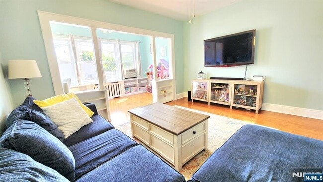 Photo - 11 Banta Ave