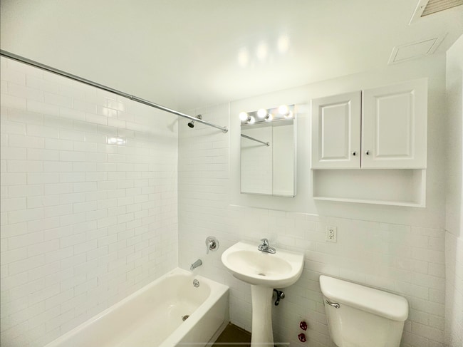 Photo - 3156 31st St