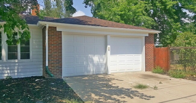 Spacious 5-Bedroom Gem on Locust Street – ... House - House Rental in ...