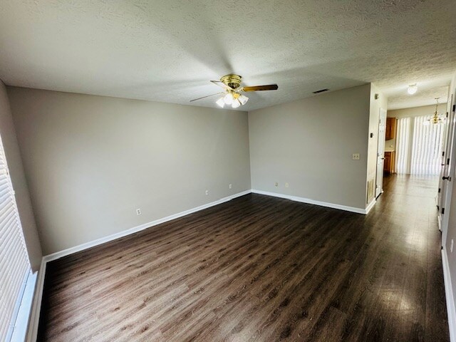 Photo - 326 Leafmore Rd SW