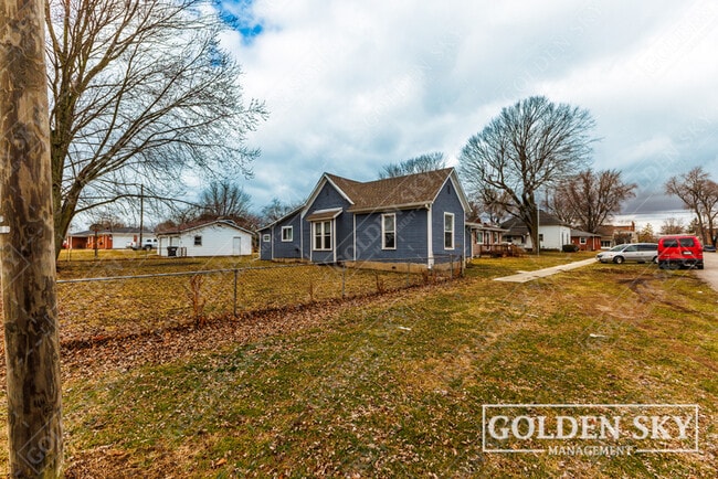 Photo - 240 S Main St