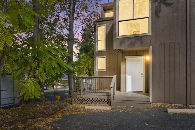 Photo - 302 Pleasant St House