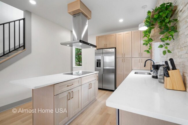 Photo - 530 Continental Dr