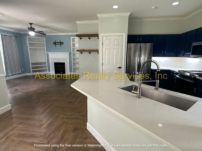 Building Photo - Beautiful Family home in Mentone!