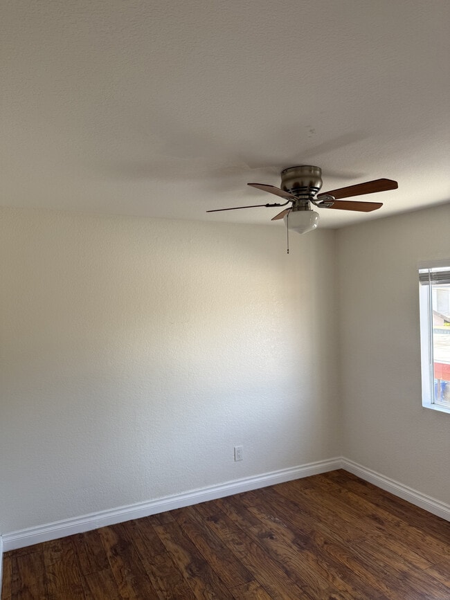 Habitación 1 - 4832 W 116th St Unidad 4