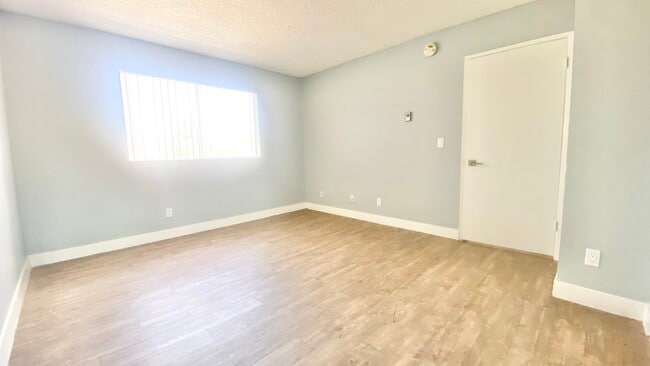 Photo - 664 W 12th St Unit 208