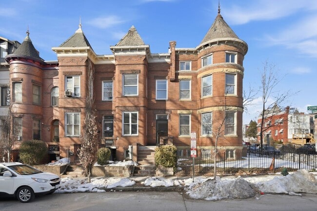 Building Photo - 58 Quincy Pl NE Unit #2