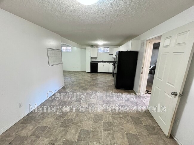 Photo - 12915 69 St NW