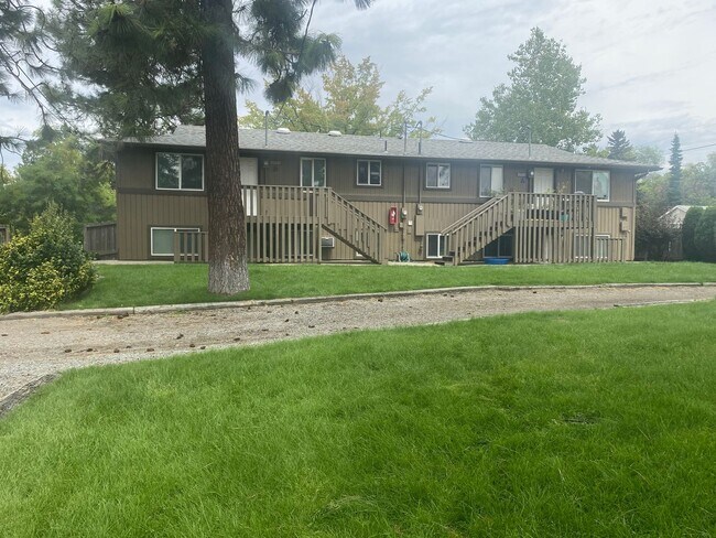 Building Photo - Great Spokane Valley Location-2 bed 1 bath... Unit 10622-B Rental