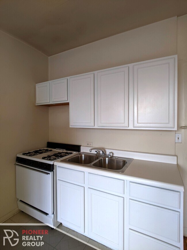 Photo - 1044 W George St Unit 302