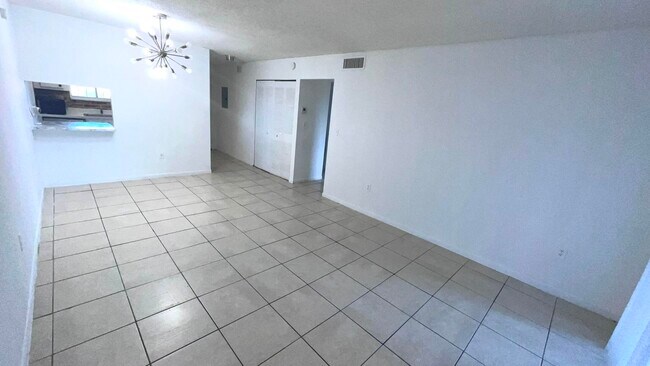 Photo - 6080 Forest Hill Blvd Unidad 206