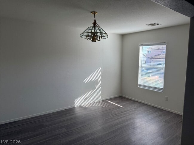 Photo - 203 Lynbrook St