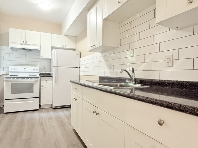 Building Photo - 524 Pitt St W Unit 206