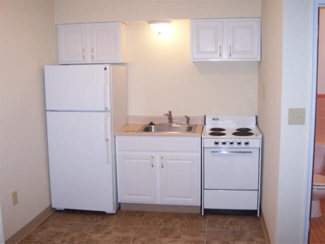 Building Photo - 545 Howell Ave Unit 6