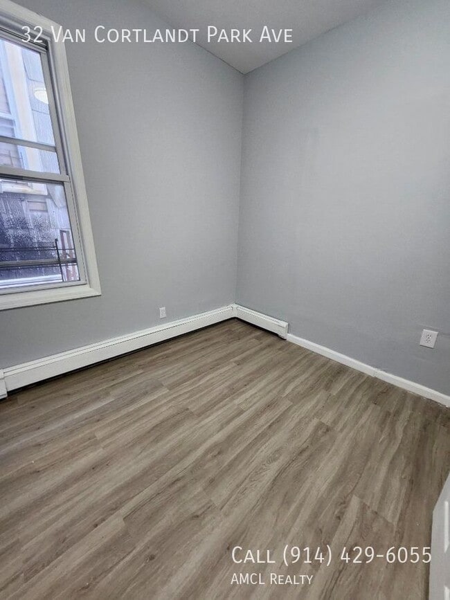 Photo - 32 Van Cortlandt Park Ave