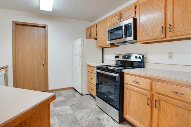 Building Photo - Bluemont Village Apartments