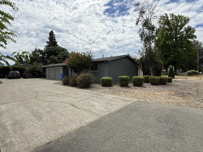 Photo - 1608 Leonard Rd